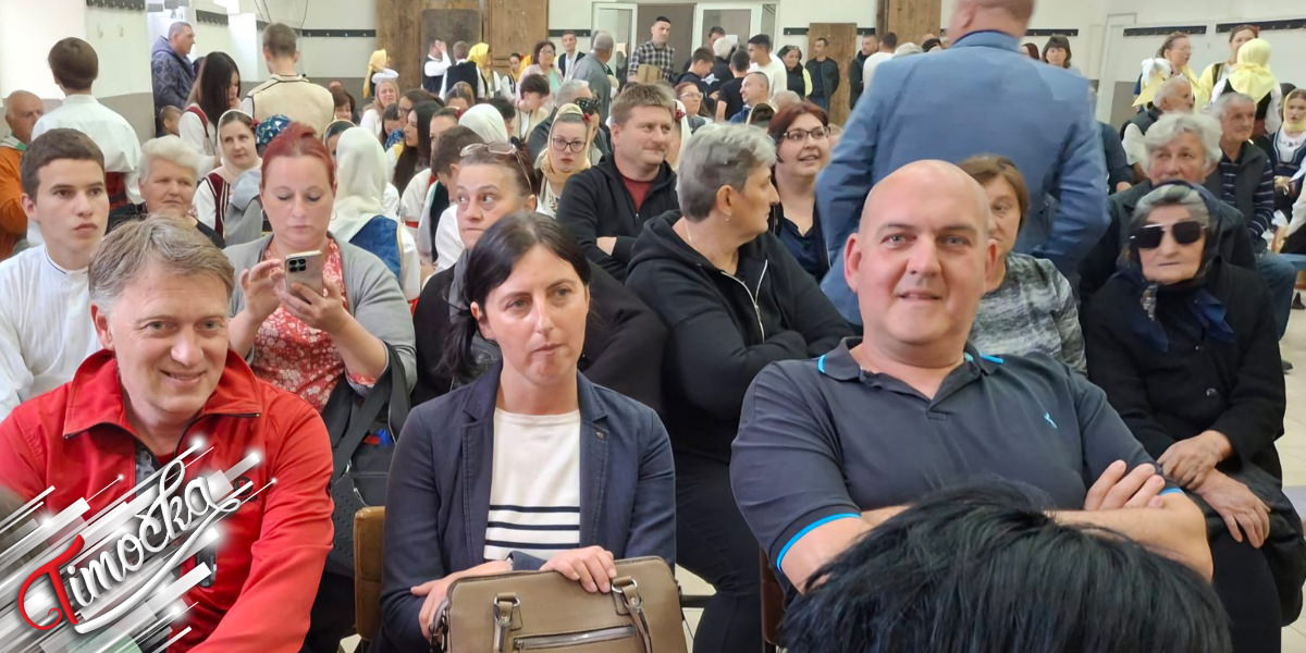 СПС на манифестацији &bdquo;Потекла вода студена&rdquo;: Разговор са мештанима Великог Извора о будућности села