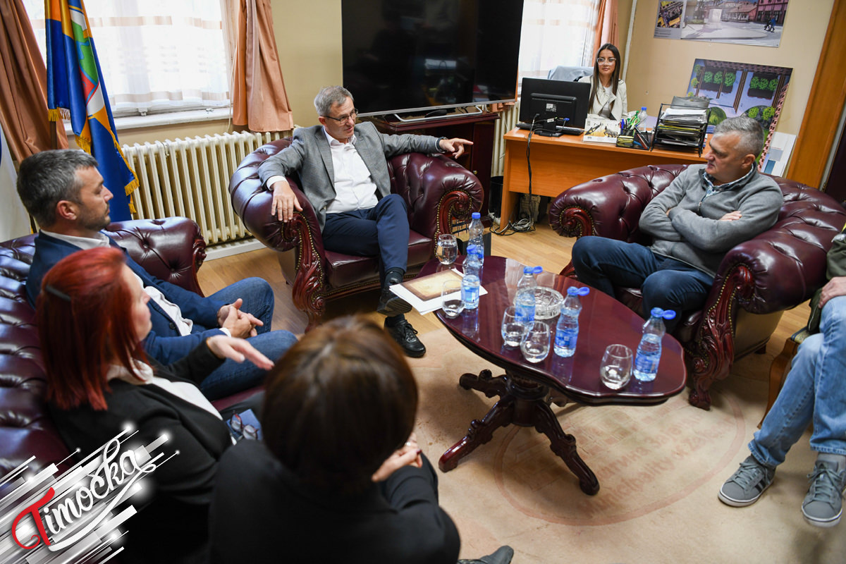 Улагања у села као темељ развоја пољопривреде: Гламочић и Виденовић обишли пољопривредна газдинства у Халову