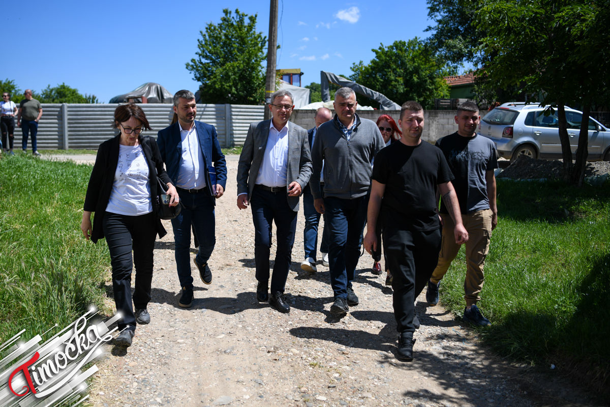 Улагања у села као темељ развоја пољопривреде: Гламочић и Виденовић обишли пољопривредна газдинства у Халову
