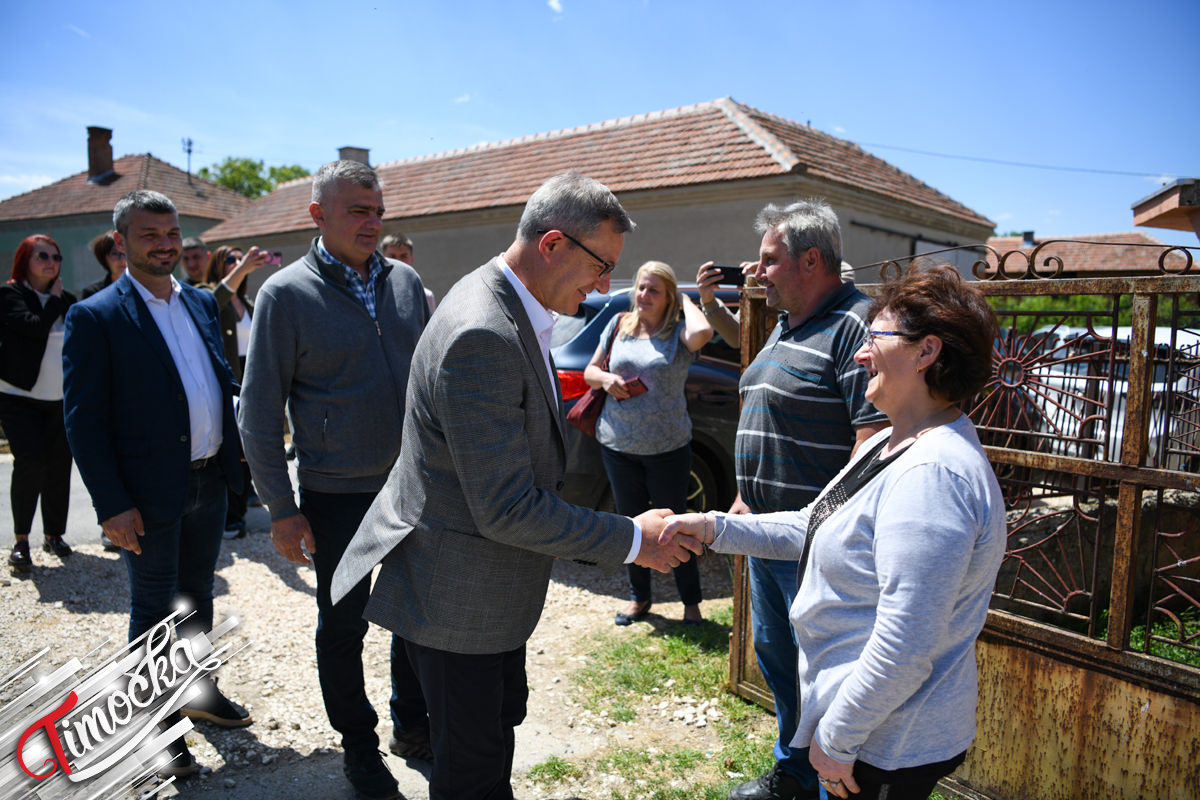 Улагања у села као темељ развоја пољопривреде: Гламочић и Виденовић обишли пољопривредна газдинства у Халову