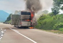 Изгорео аутобус ученика из Прокупља на путу Зајечар–Параћин Изгорео аутобус ученика из Прокупља на путу Зајечар-Параћин