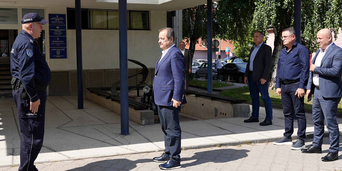 Ministar unutrasnjih poslova Ivica Dacic posetio PU Zajecar