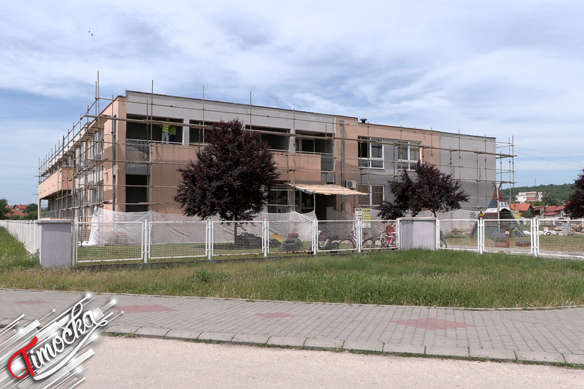 Министарка Јелена Жарић Ковачевић и Владимир Виденовић обишли радове на реконструкцији вртића „Свитац” у Зајечару