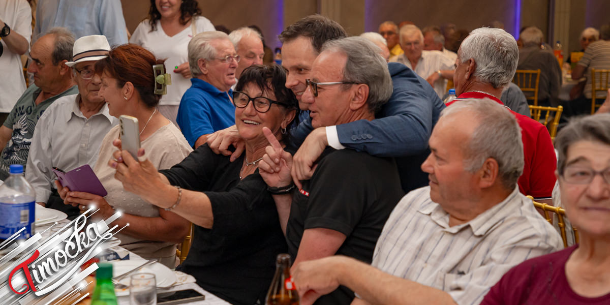 Синиша Мали и Владимир Виденовић разговарали са зајечарским пензионерима