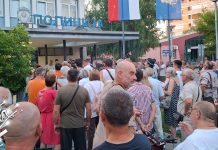 У Зајечару одржан протестни скуп испред Полицијске управе У Зајечару одржан протестни скуп испред Полицијске управе
