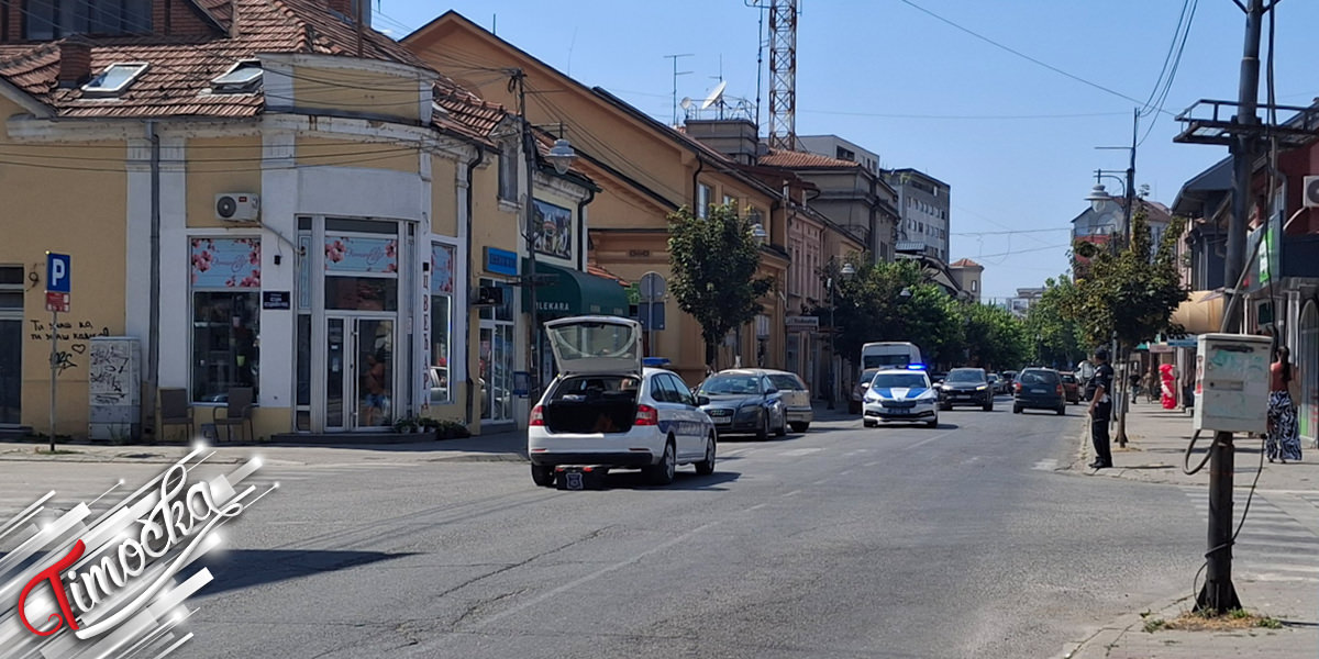 Жена оборена на пешачком прелазу у улици Љубе Нешића Жена оборена на пешачком прелазу у улици Љубе Нешића