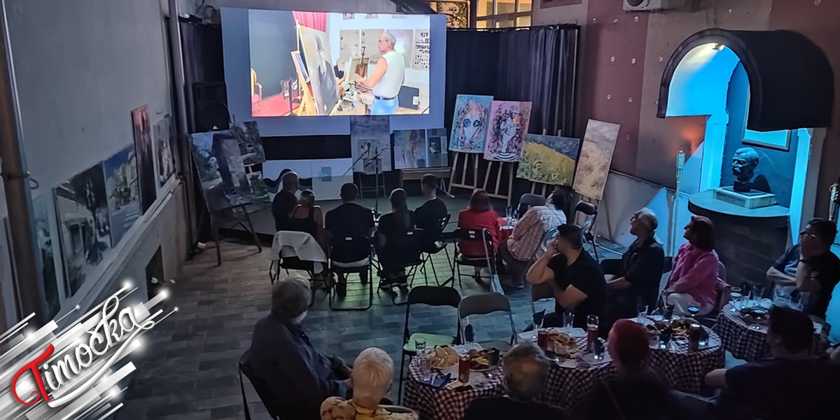 У дворишту зајечарског Позоришног музеја одржано дружење учесника 31. Сабора ликовних уметника