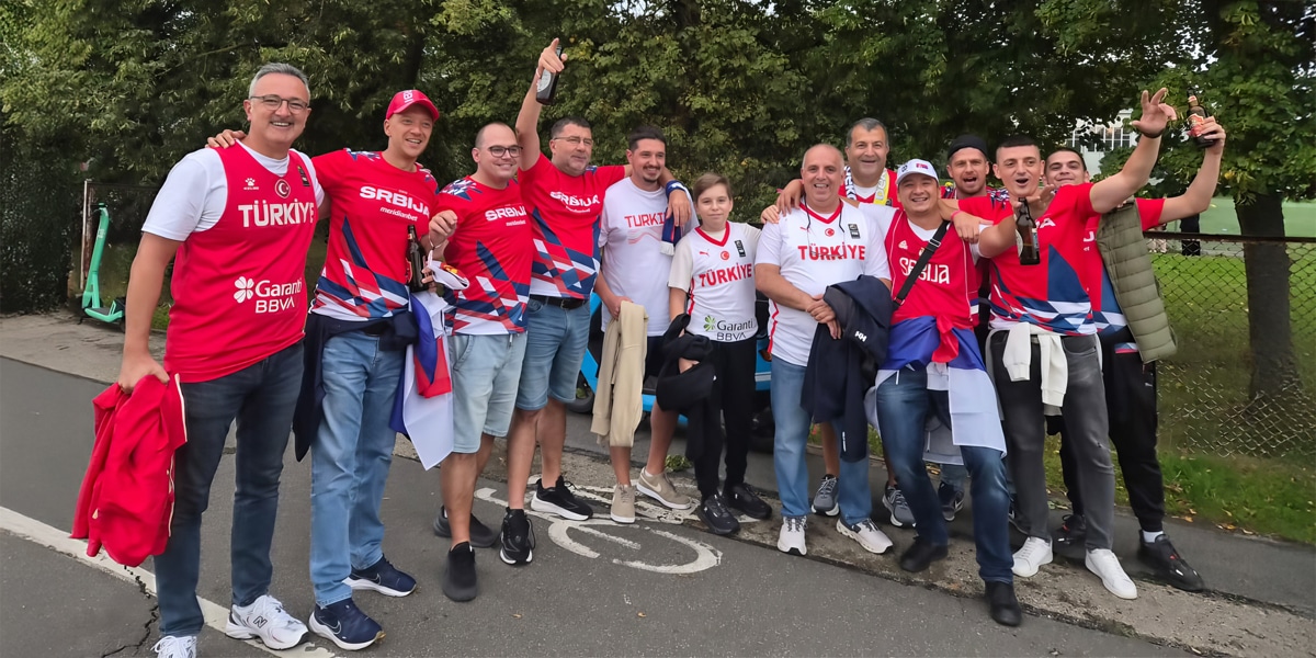 Када Меридиан води &ndash; Рига постаје домаћи терен! Погледајте како су се Срби провели на утакмици Србија&ndash;Турска (ВИДЕО)