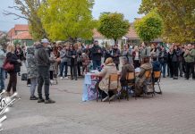 Подршка зајечарском професору: Просветни радници стали уз Дејана Голубовића након писања таблоида „Ало” Подршка зајечарском професору: Просветни радници стали уз Дејана Голубовића након писања таблоида „Ало”