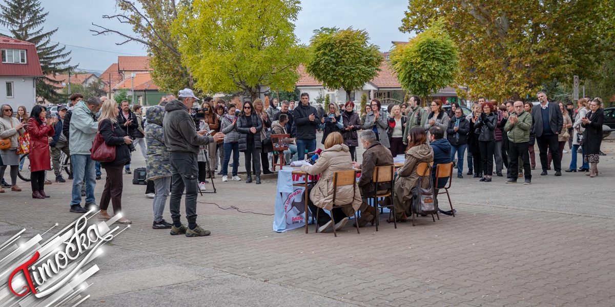 Подршка зајечарском професору: Просветни радници стали уз Дејана Голубовића након писања таблоида „Ало”