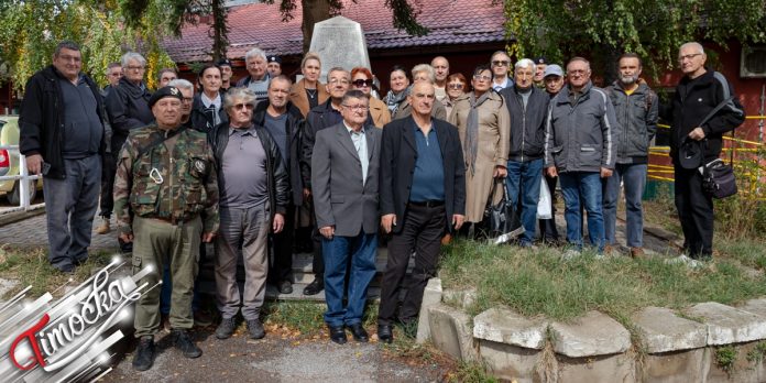 Положени венци на споменик страдалима у ратовима деведесетих испред Војног одсека у Зајечару Положени венци на споменик страдалима у ратовима деведесетих испред Војног одсека у Зајечару