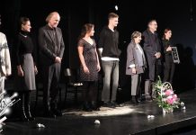 Представа „Свака птица своме јату” одушевила публику на 34. „Данима Зорана Радмиловића” Представа „Свака птица своме јату” одушевила публику на 34. „Данима Зорана Радмиловића”