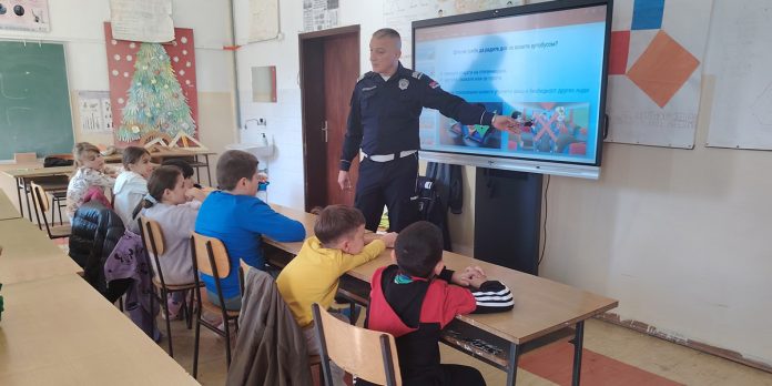 Akcija Crvenog krsta Zajecar Bezbednost dece u saobracaju