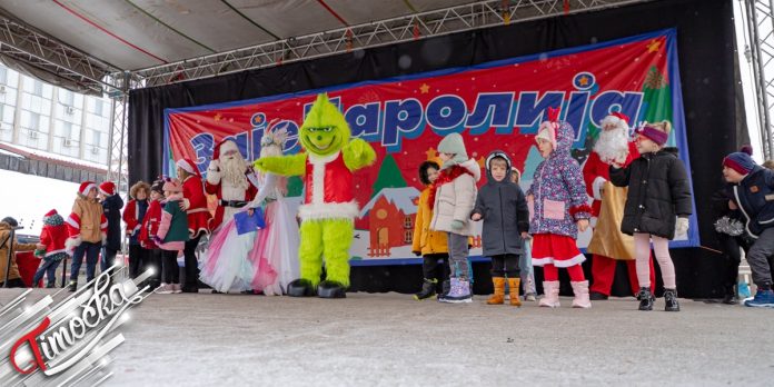 Предновогодишња „ЗајеЧаролија” донела радост малишанима упркос снежним падавинама