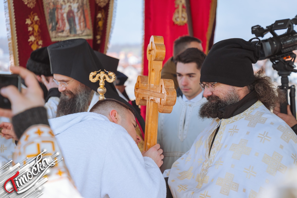 Миљана Џудовић победница 13. Богојављенског пливања за Часни крст у Зајечару