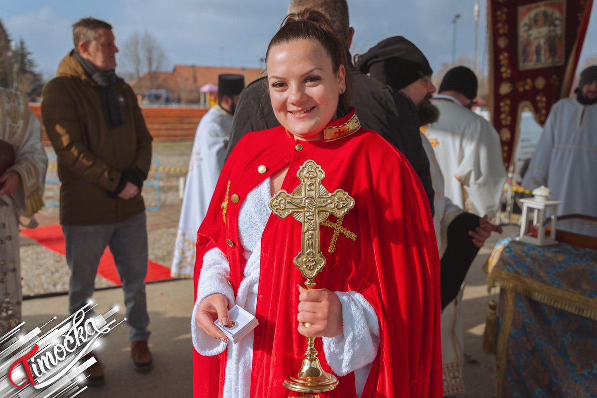 Миљана Џудовић победница 13. Богојављенског пливања за Часни крст у Зајечару