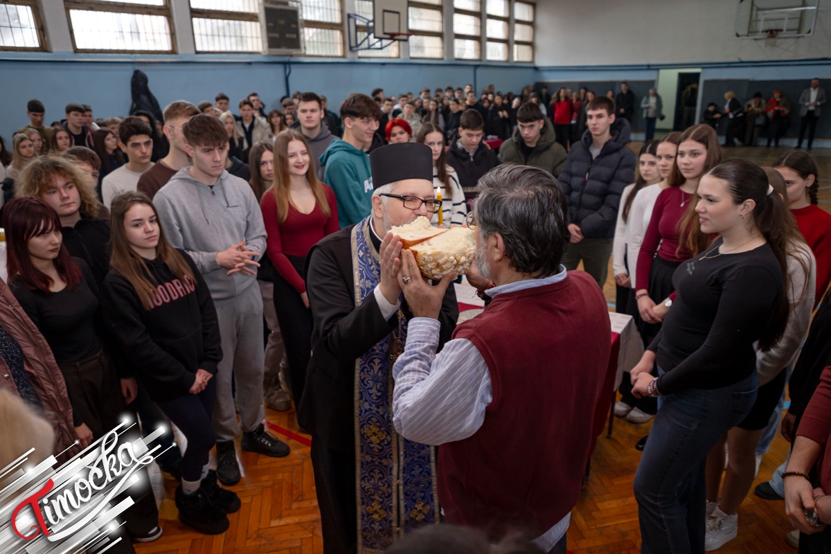 У зајечарској Гимназији свечано обележена школска слава Свети Сава, награђени најбољи ученици