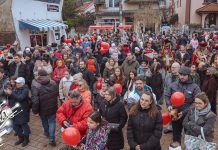 „Улица Божићне радости” на најрадоснији хришћански празник окупила велики број посетилаца у Зајечару (ФОТО + ВИДЕО) „Улица Божићне радости” на најрадоснији хришћански празник окупила велики број посетилаца у Зајечару