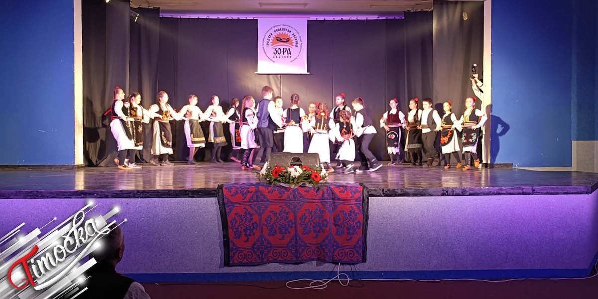 Седам година традиције Градског фолклорног ансамбла „Зо-Ра”: Одржан годишњи концерт „Корак лак” у Зајечару Седам година традиције Градског фолклорног ансамбла „Зо-Ра”: Одржан годишњи концерт „Корак лак” у Зајечару