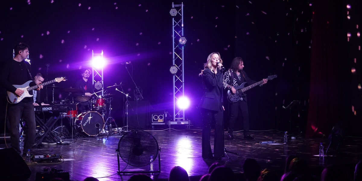 Тијана Богићевић одушевила публику у Бору Тијана Богићевић одушевила публику у Бору