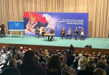 Вучић разговарао са грађанима Бора, најављене нове инвестиције у Борски округ Вучић разговарао са грађанима Бора, најављене нове инвестиције у Борски округ