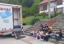 У Библиотеку у Кладову стиже 508 нових књига – прва набавка у 2026. години Библиобус на терену са својим корисницима