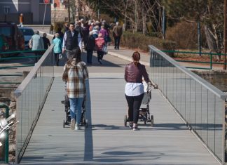 Променљиво облачно са сунчаним интервалима, температура до 24 степена Општина Књажевац – Људи шетају