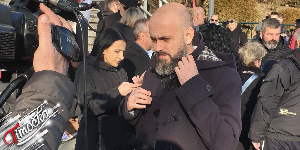 Инцидент у Бору: Игор Велић пријавио вербални напад у близини просторија Српске напредне странке Инцидент у Бору: Игор Велић пријавио вербални напад у близини просторија Српске напредне странке