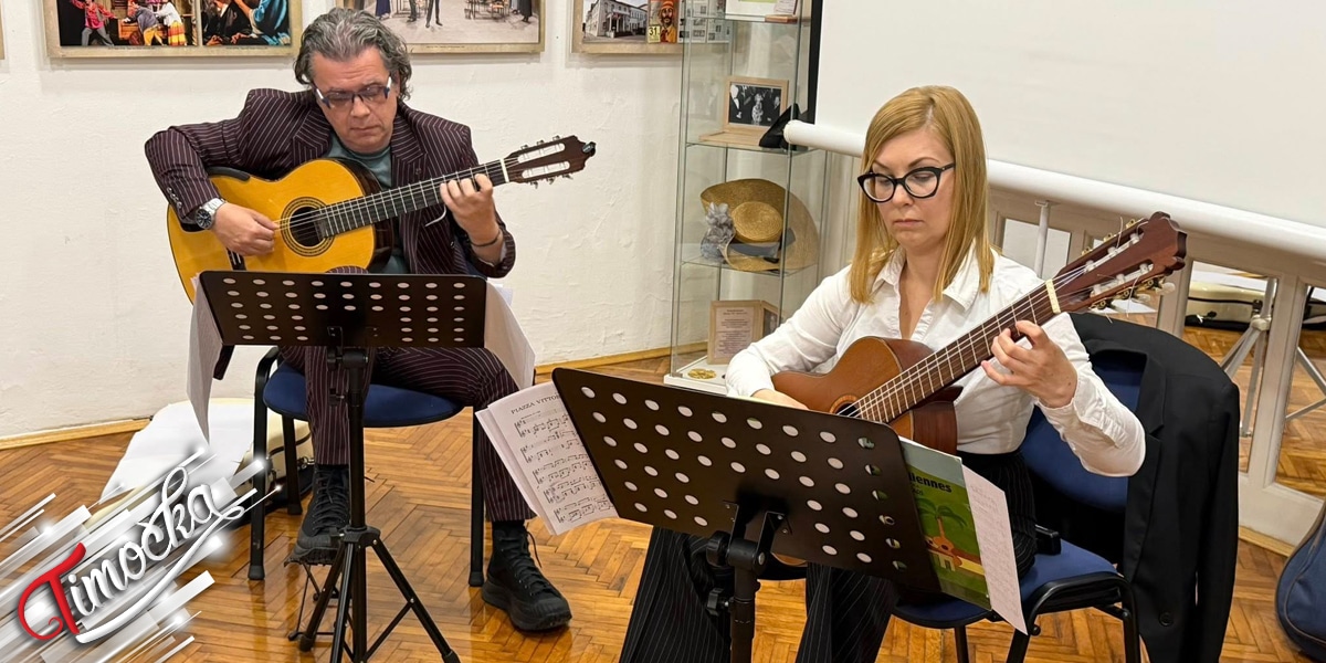 Концерт гитарског дуа Ружице и Милана Митића одржан у Позоришном музеју