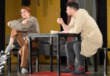 Представа „42 (Равнотежа једноставног анђела)” обележила претпоследње вече деветог Фестивала малих позоришних форми у Зајечару Представа „42 (Равнотежа једноставног анђела)” обележила претпоследње вече деветог Фестивала малих позоришних форми у Зајечару