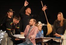 Премијерно изведена представа „Како смо сахранили Шекспира” у Центру за културу у Котлујевцу Премијерно изведена представа „Како смо сахранили Шекспира” у Центру за културу у Котлујевцу