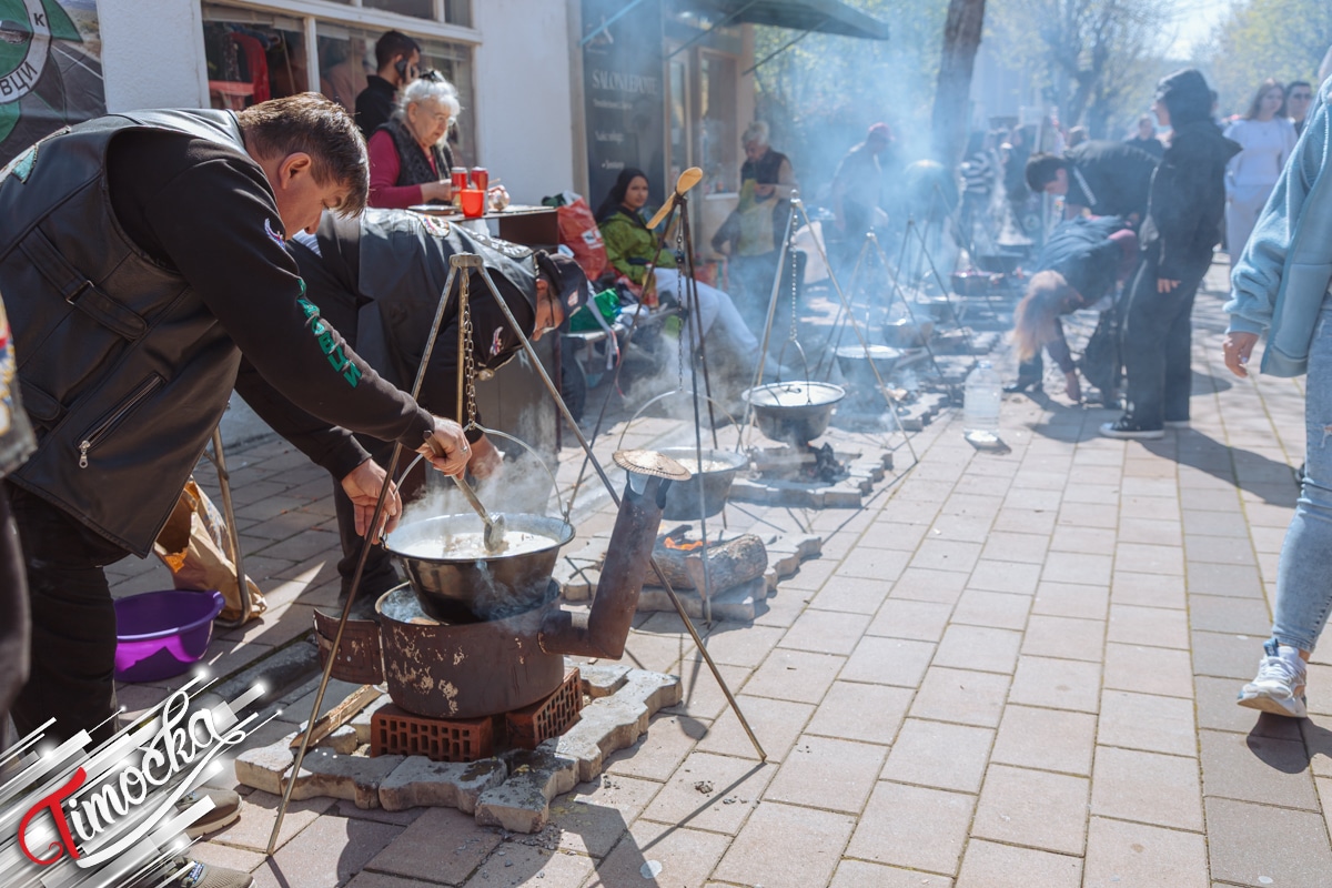 „Улица Васкршње радости” окупила Зајечарце: Дан испуњен традицијом, дечјим осмесима и богатим програмом