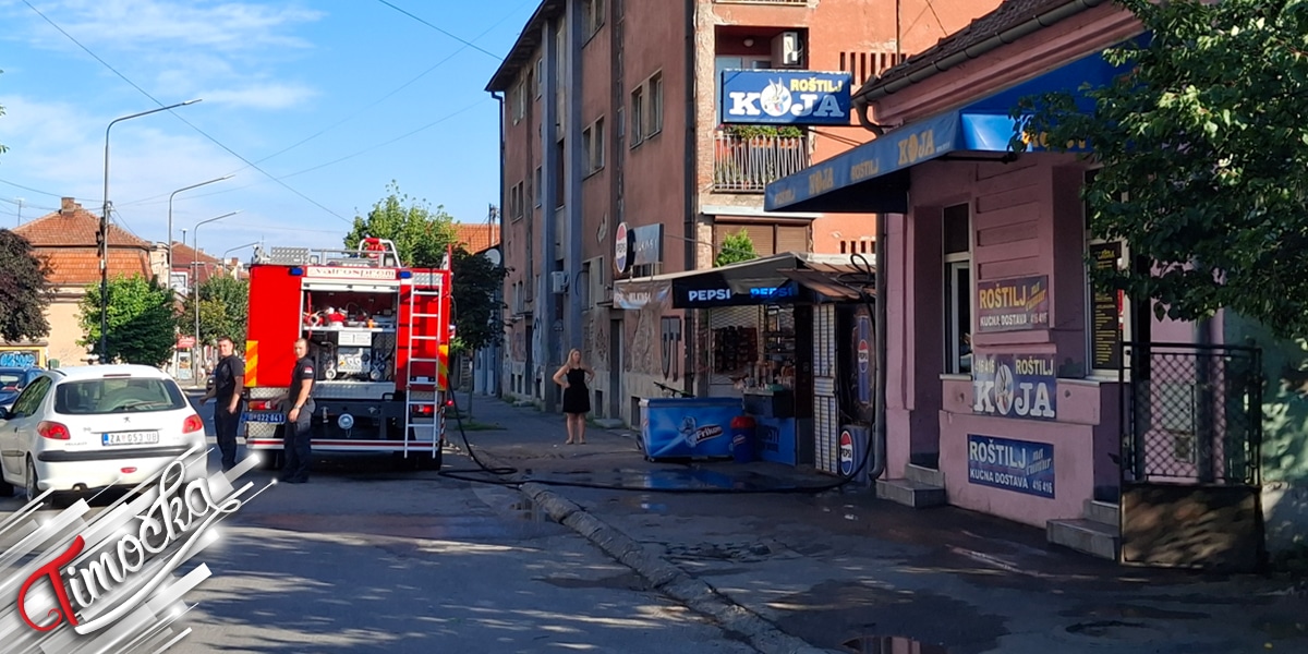 Изгорео димњак објекта брзе хране „Роштиљ Која” у Зајечару, пожар брзо угашен Изгорео димњак објекта брзе хране „Роштиљ Која” у Зајечару, пожар брзо угашен