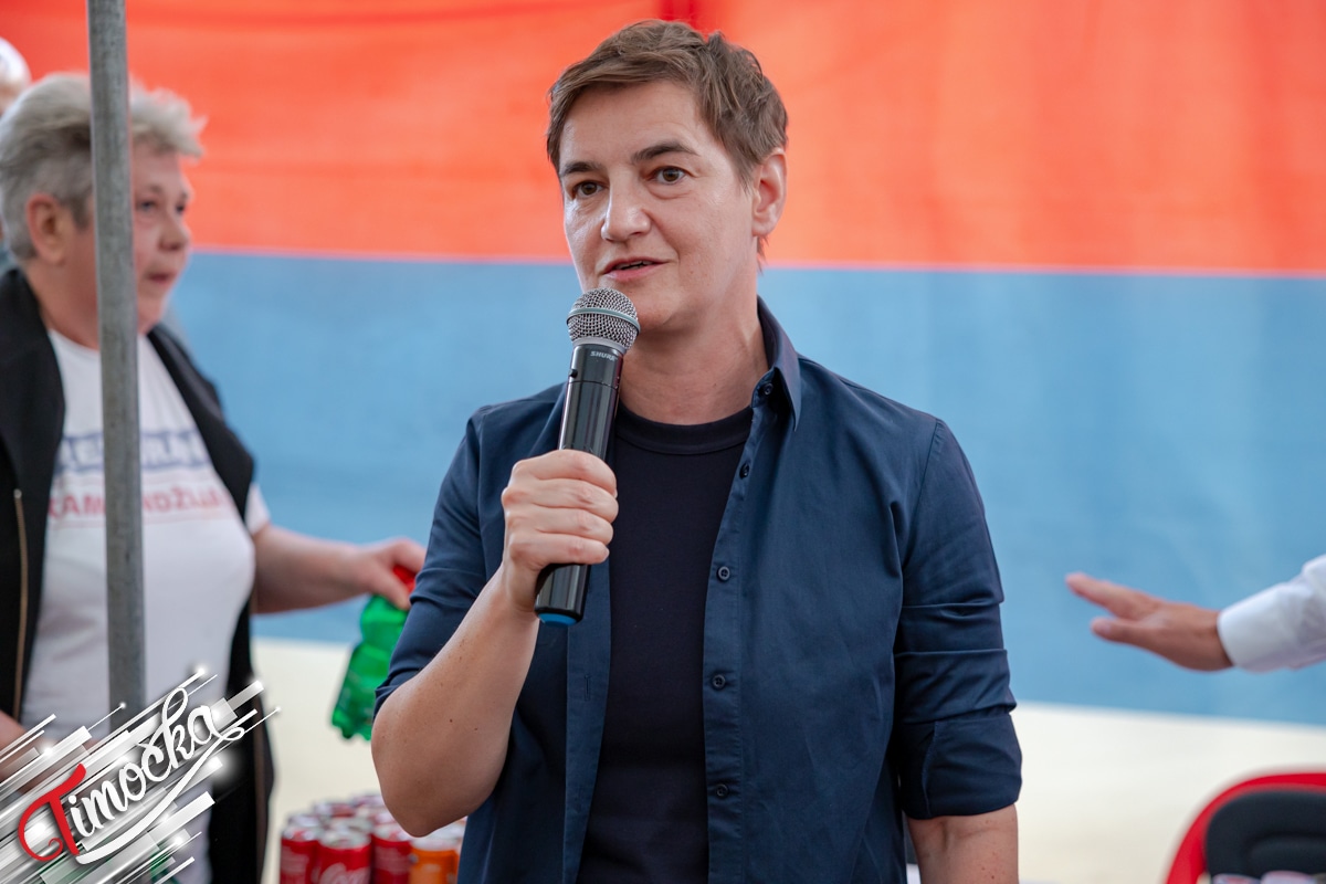 Ана Брнабић посетила Трговиште код Књажевца и разговарала са мештанима